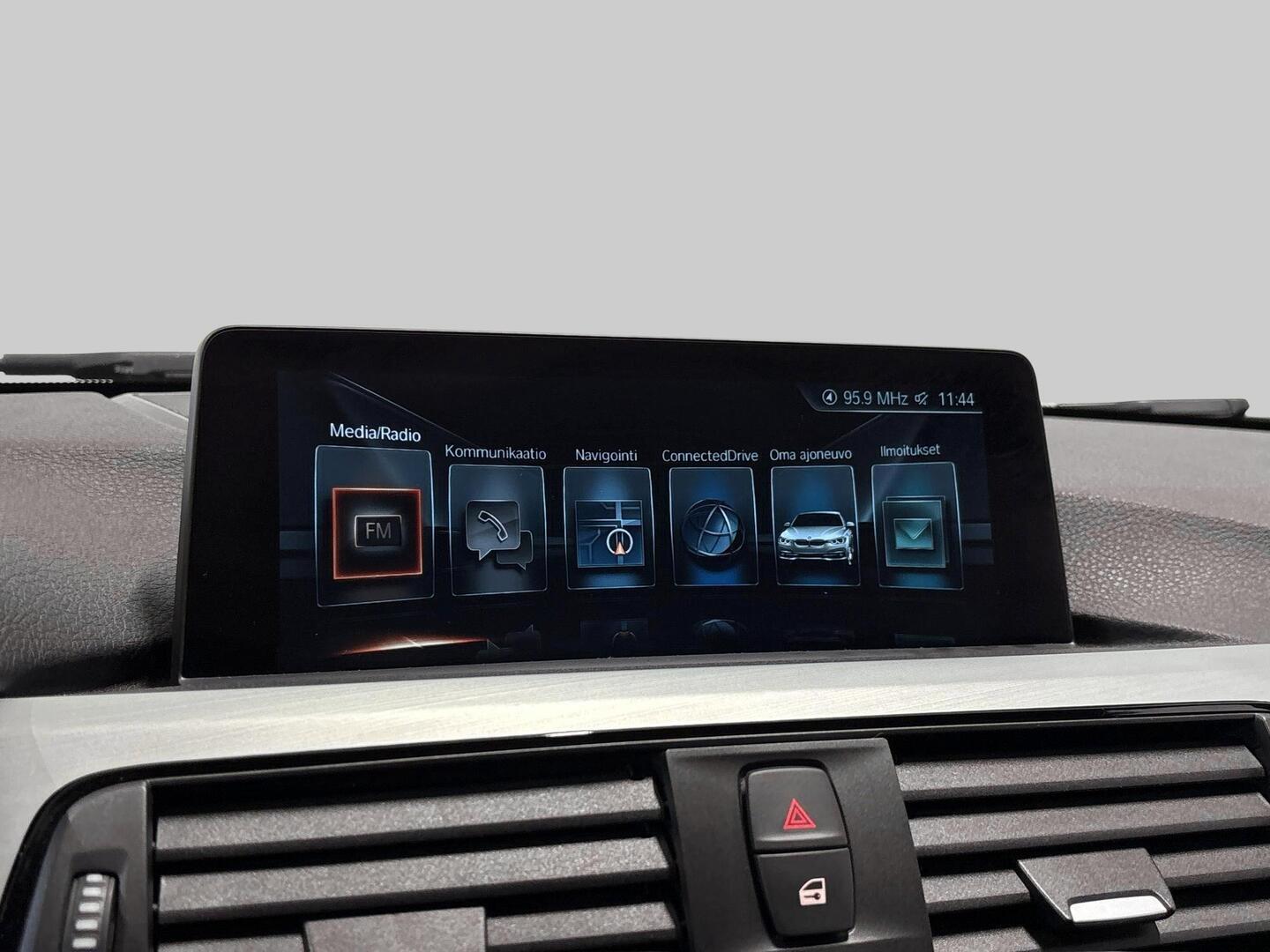 BMW 330 2016
