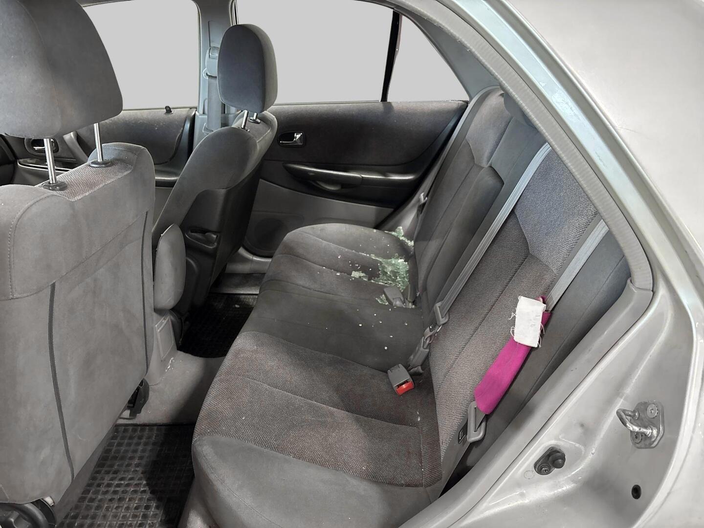 MAZDA 323 2001