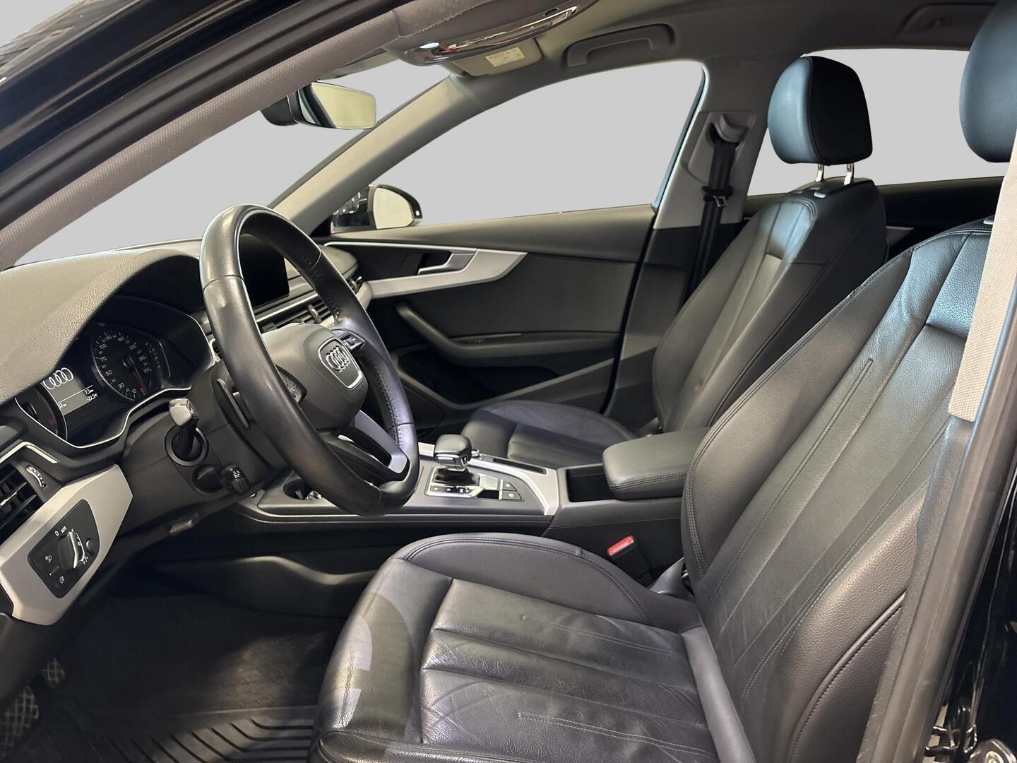 AUDI A4 2019
