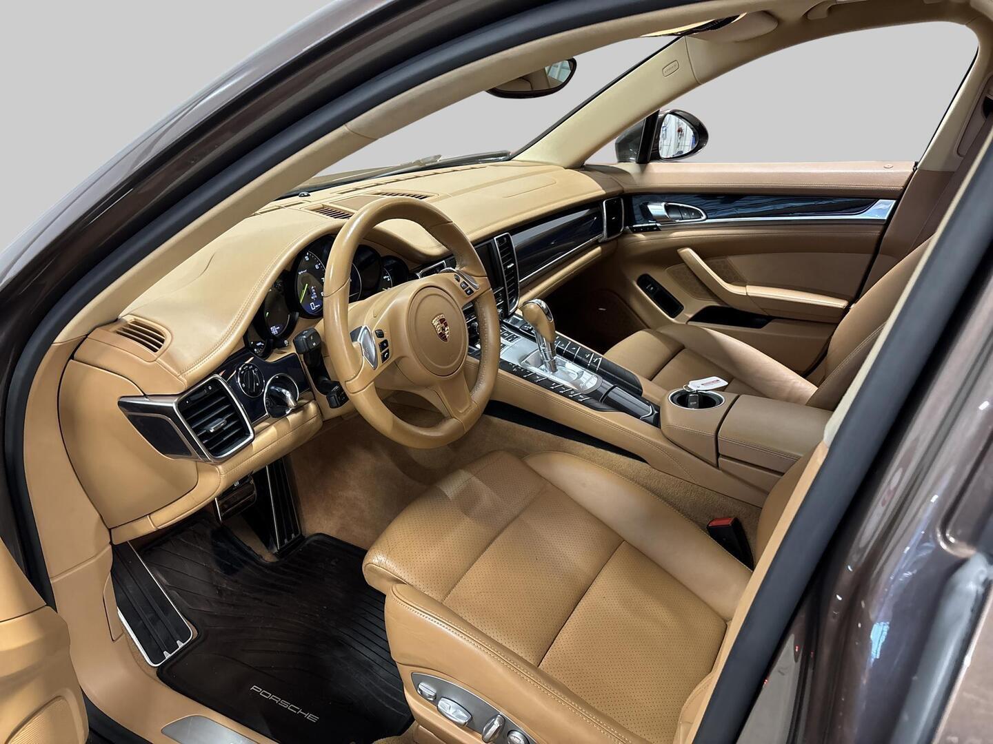 PORSCHE Panamera 2015