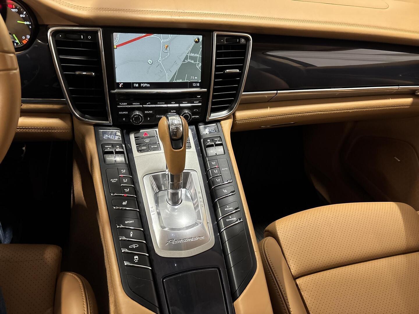 PORSCHE Panamera 2015