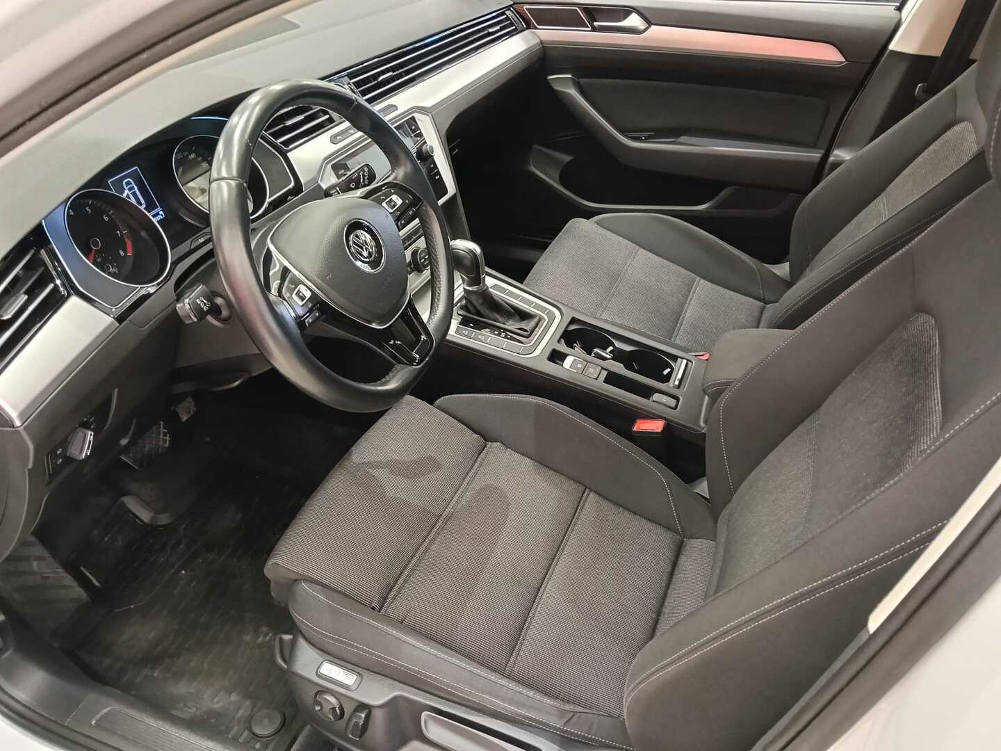 VOLKSWAGEN Passat 2018