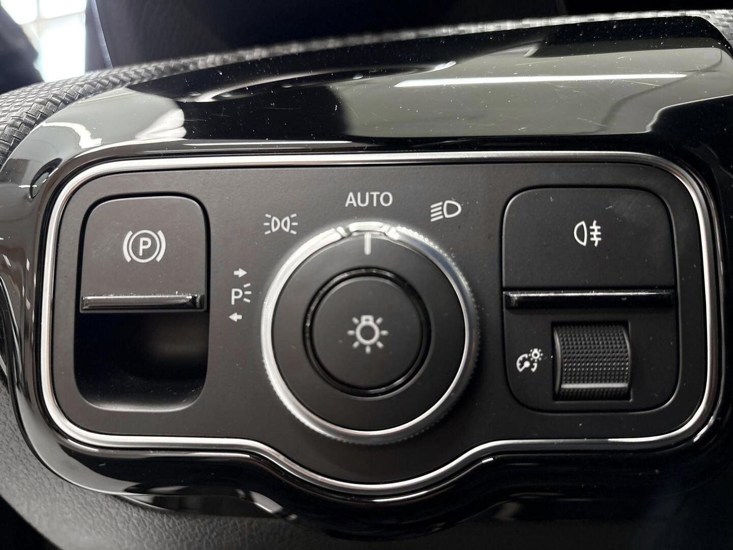 MERCEDES-BENZ A 2020
