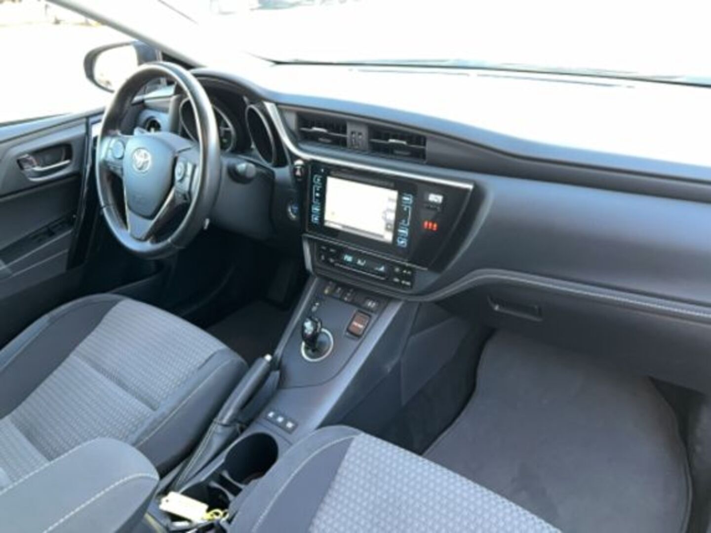 TOYOTA AURIS 2017