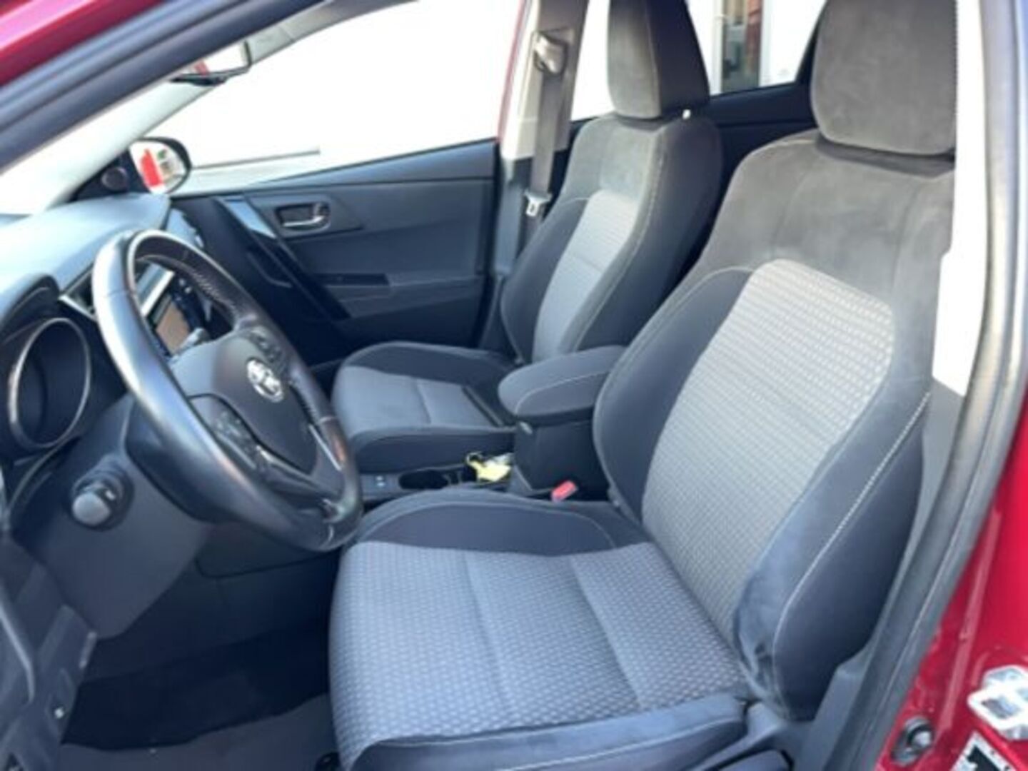 TOYOTA AURIS 2017
