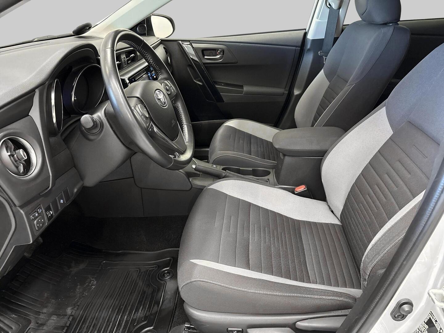 TOYOTA AURIS 2019