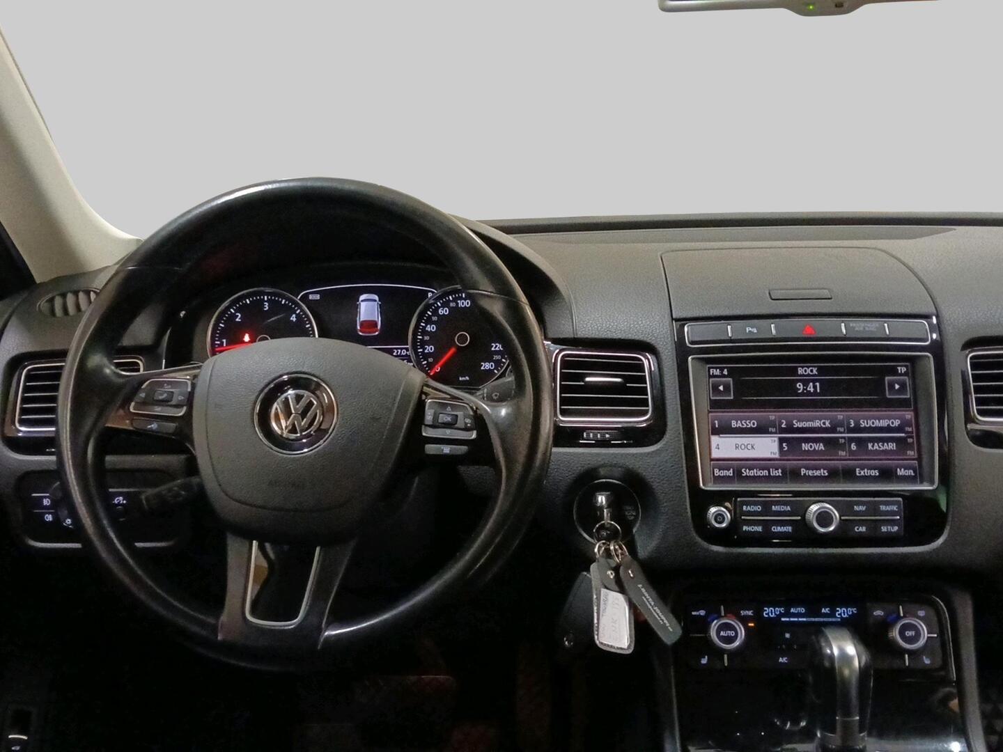 VOLKSWAGEN Touareg 2015