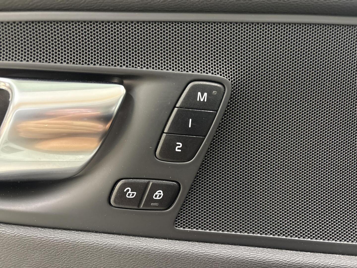 VOLVO XC60 2021