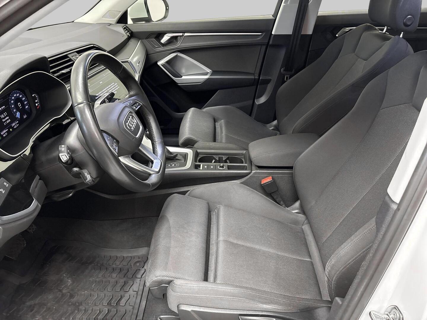AUDI Q3 2021