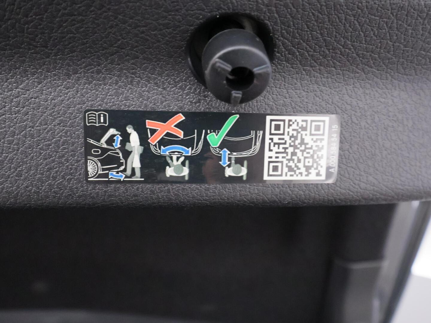 MERCEDES-BENZ EQE 2025