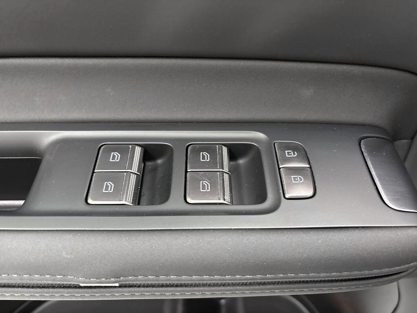 POLESTAR 4 2025