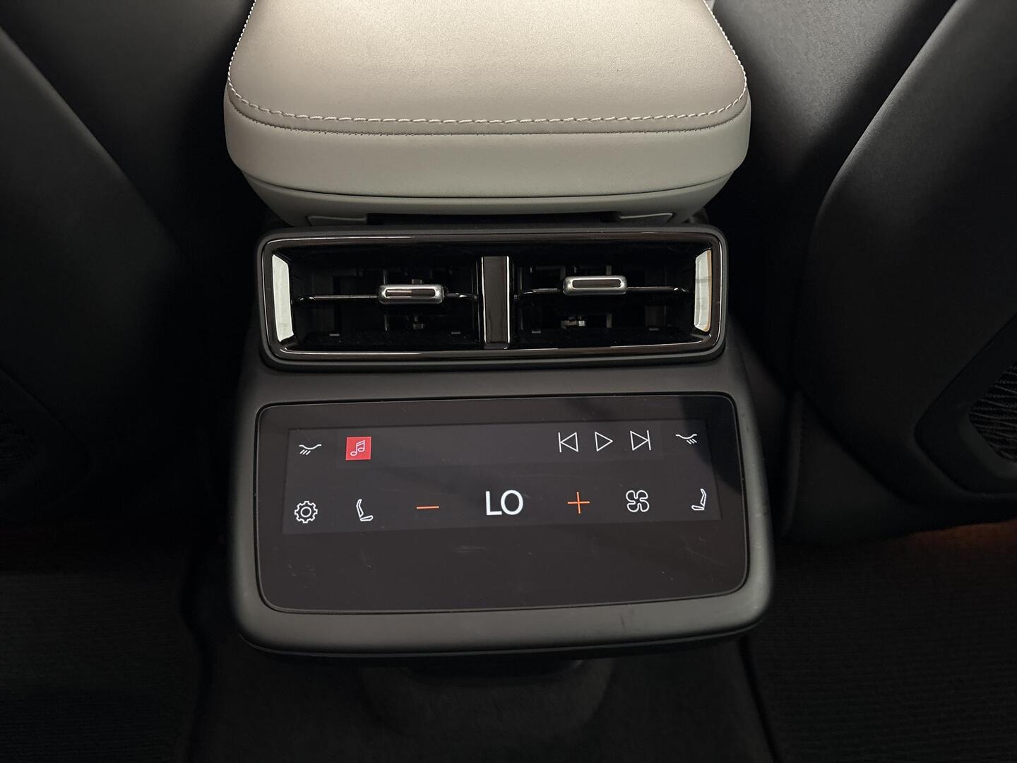 POLESTAR 4 2025