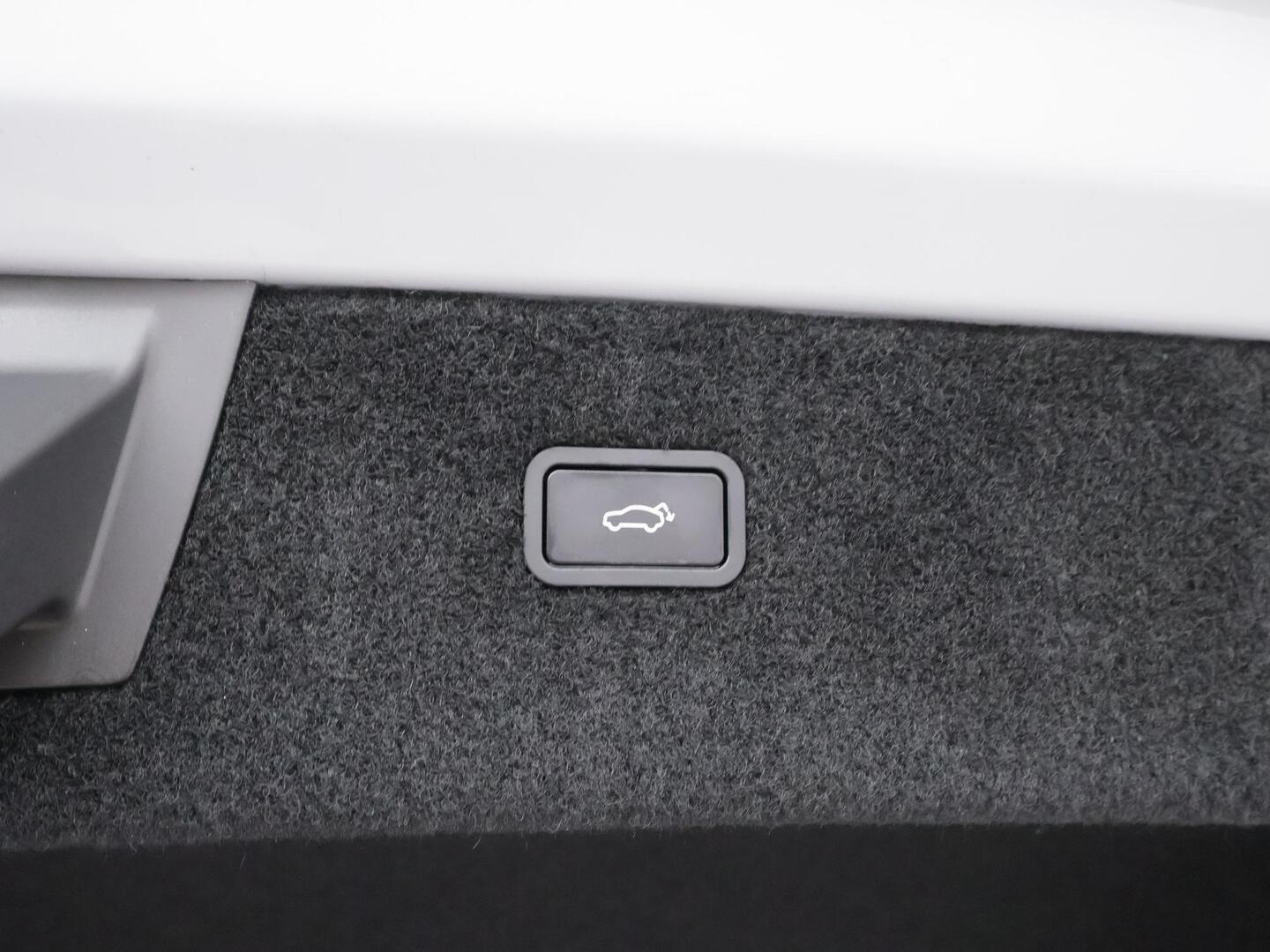 POLESTAR 4 2025