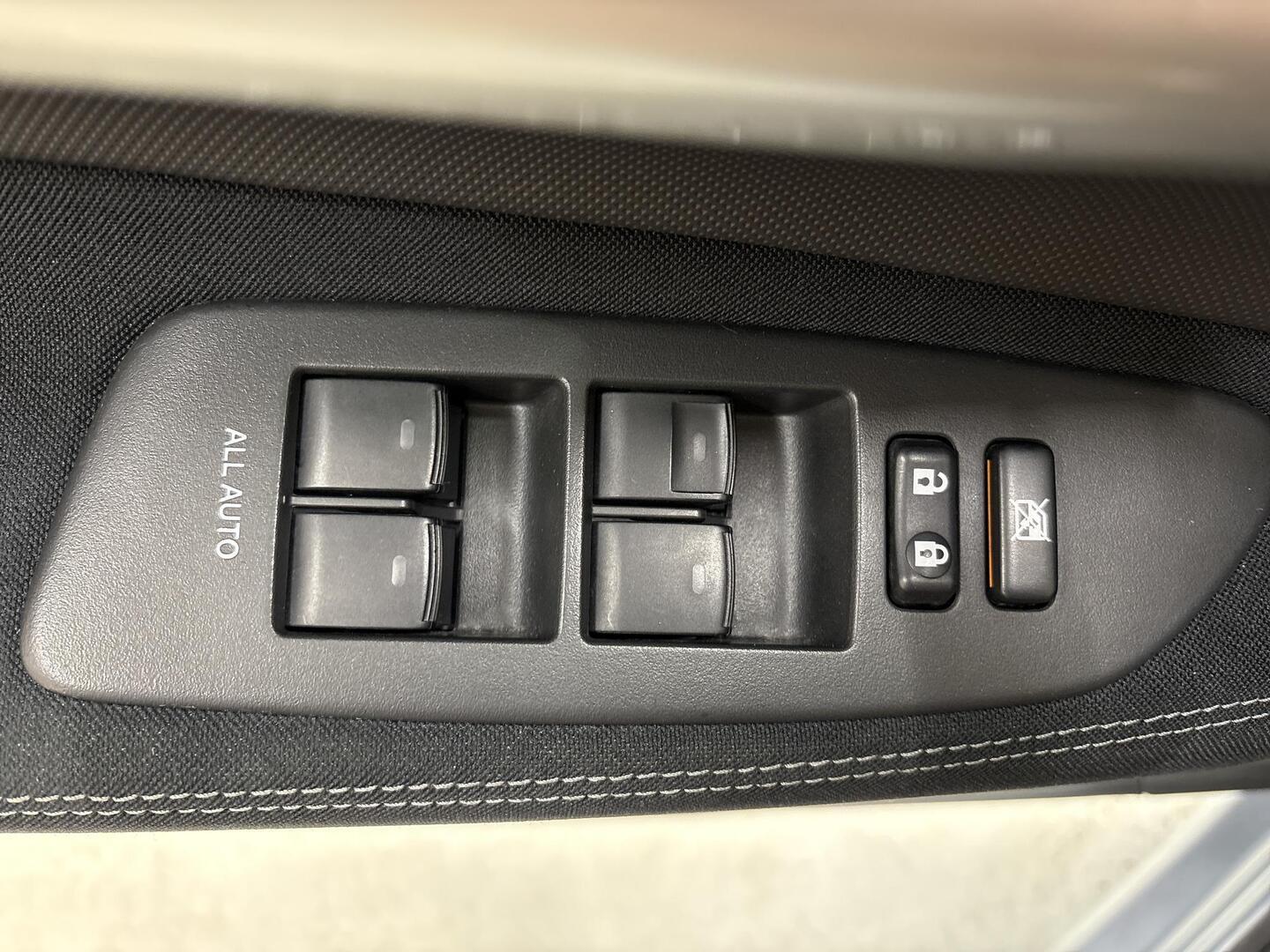 TOYOTA Auris 2012