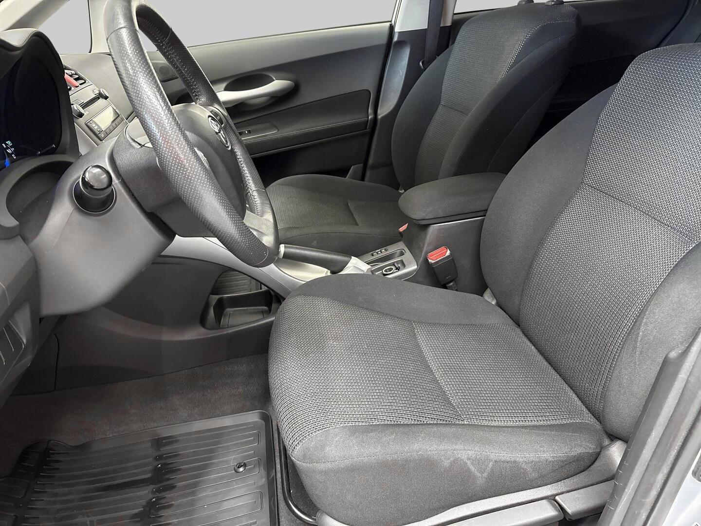 TOYOTA Auris 2012