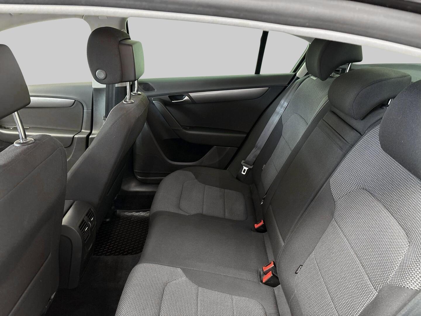 VOLKSWAGEN Passat 2014