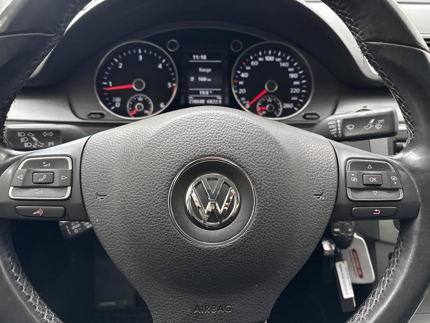 VOLKSWAGEN Passat 2014