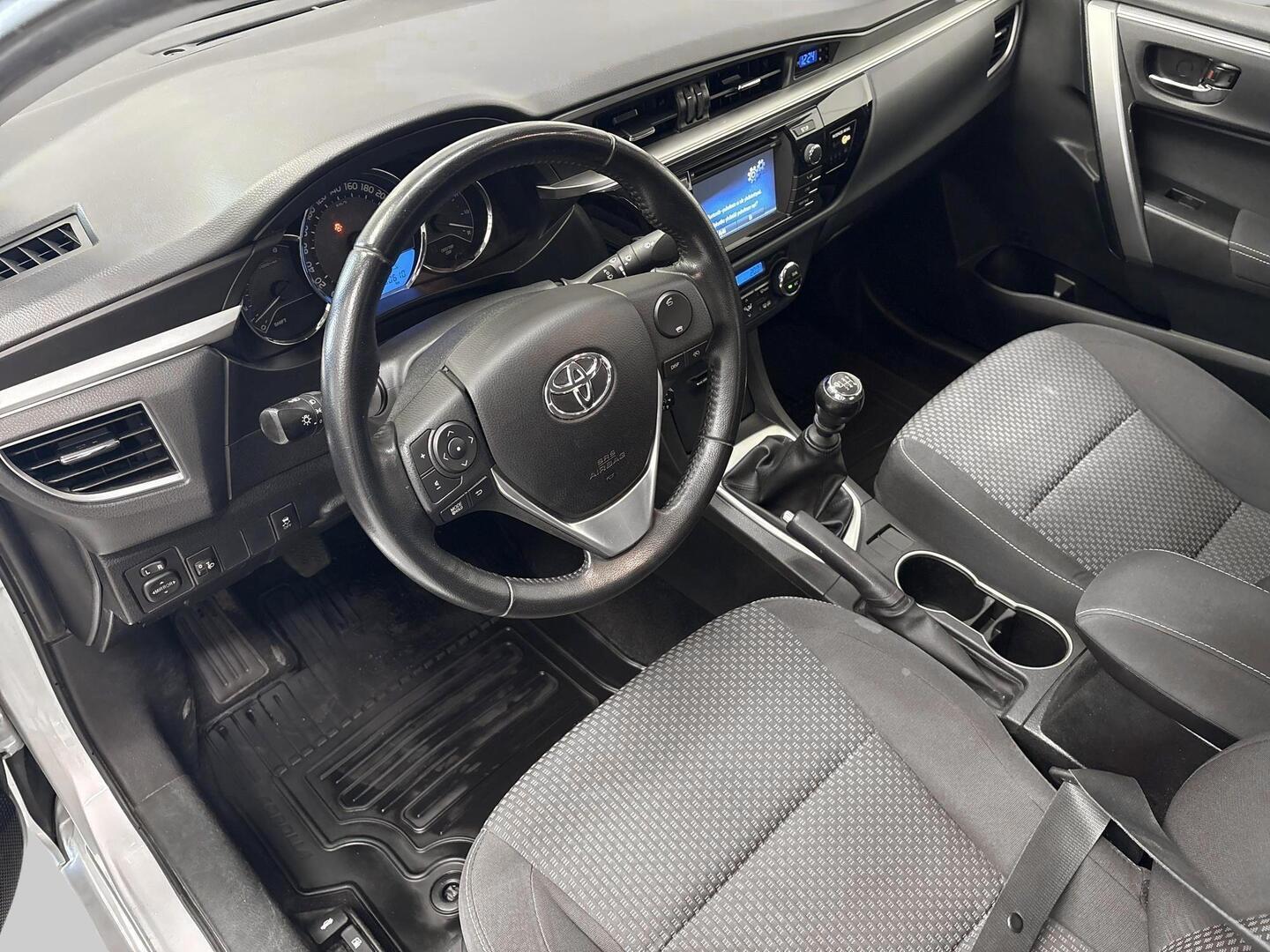 TOYOTA Corolla 2015