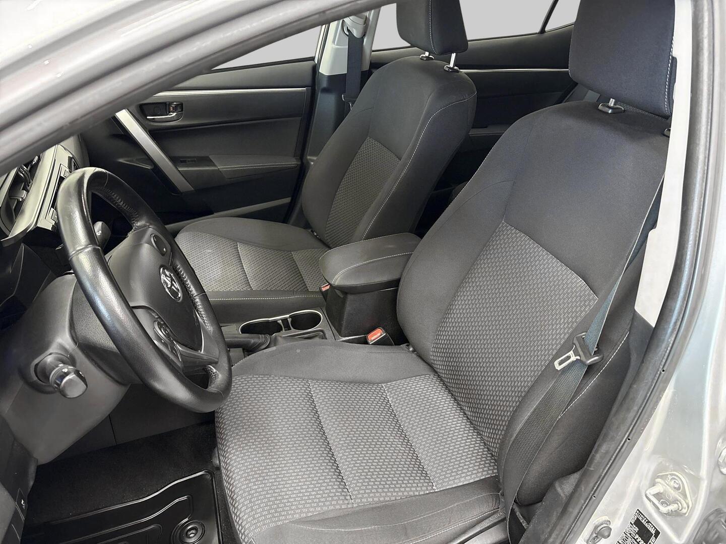 TOYOTA Corolla 2015