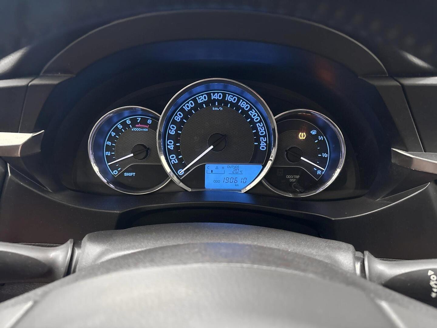 TOYOTA Corolla 2015