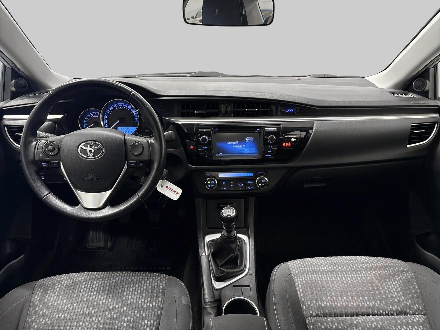 TOYOTA Corolla 2015