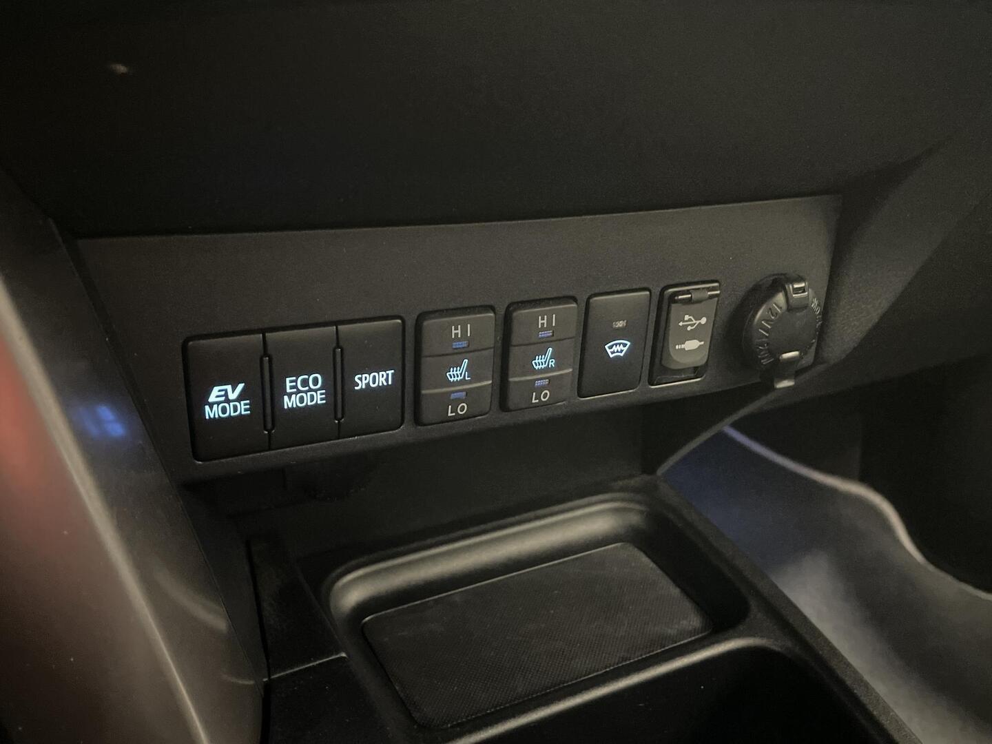 TOYOTA RAV4 2018