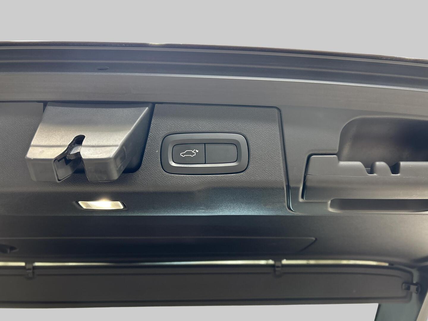 VOLVO XC60 2018