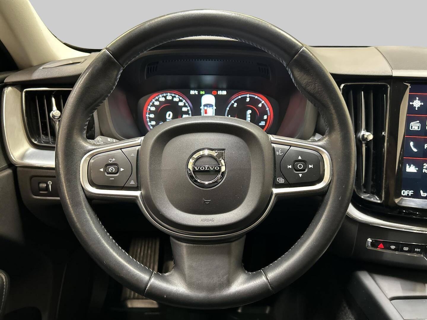 VOLVO XC60 2018