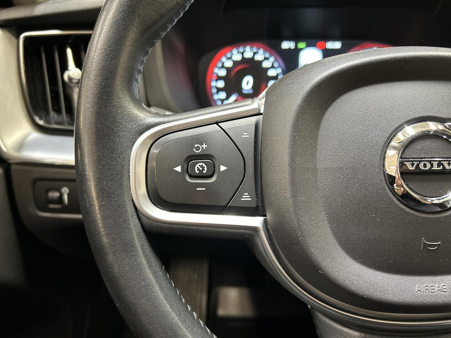 VOLVO XC60 2018