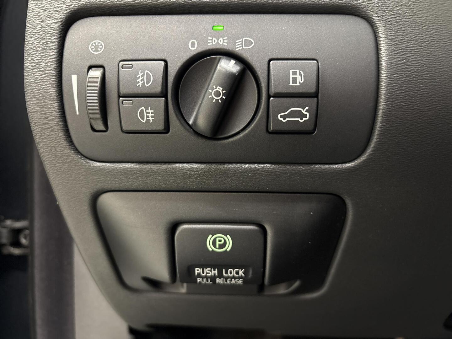 VOLVO V70 2013