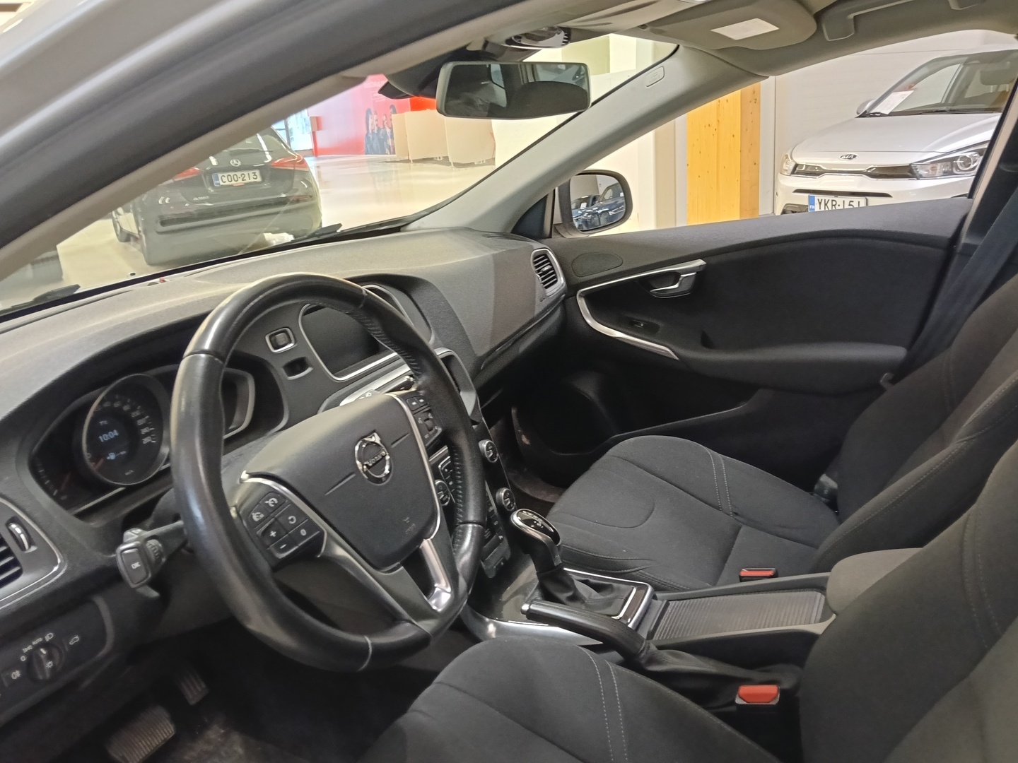 VOLVO V40 2018