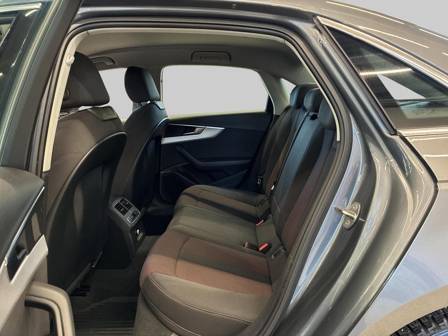AUDI A4 2016