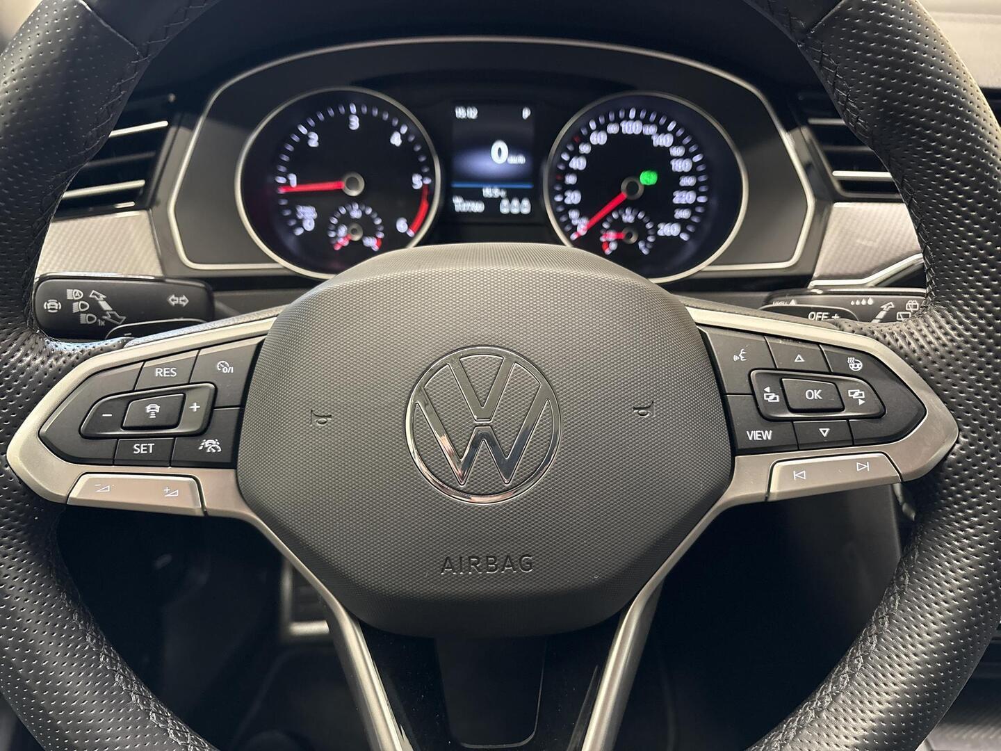 VOLKSWAGEN Passat 2022