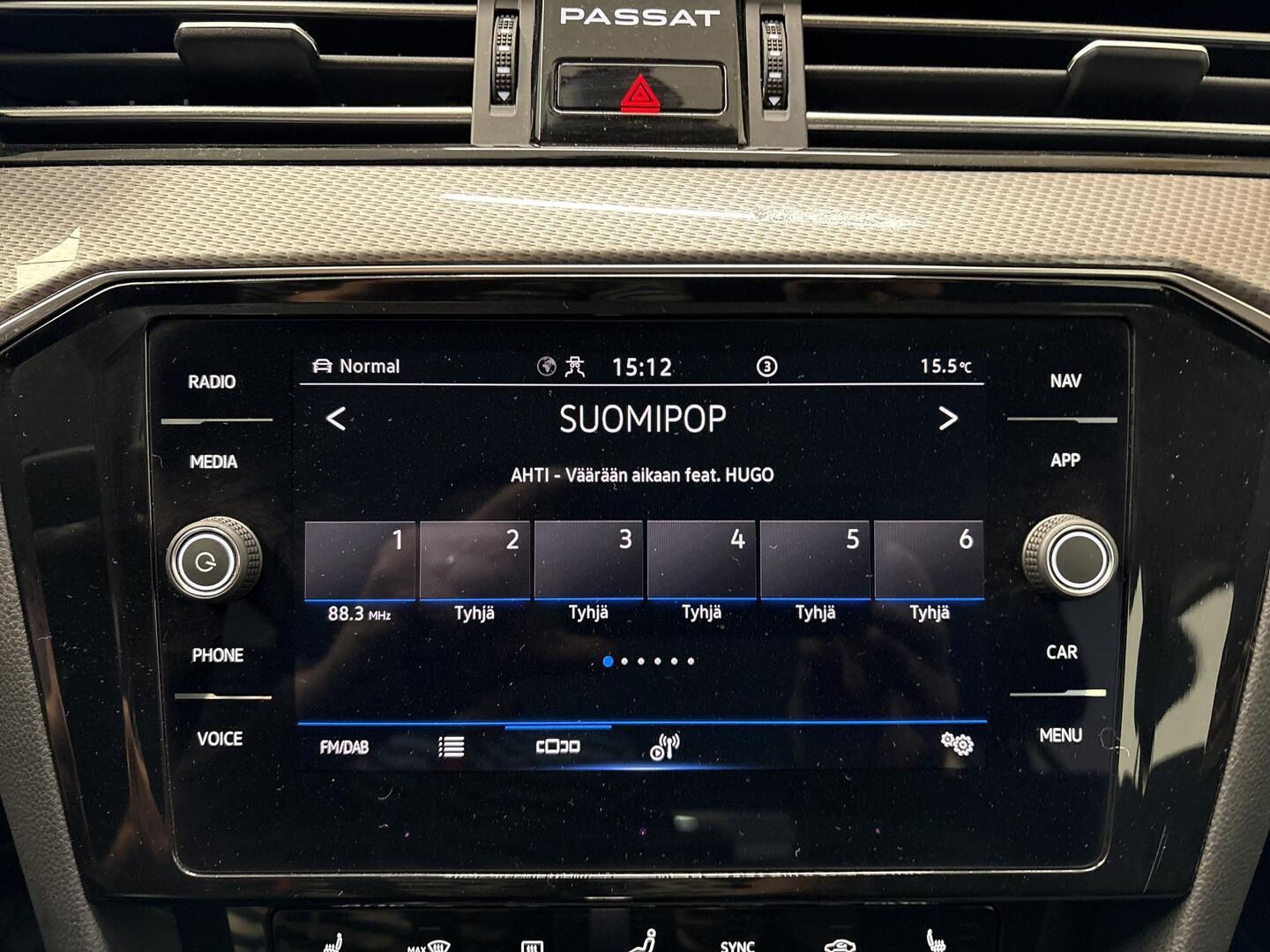 VOLKSWAGEN Passat 2022