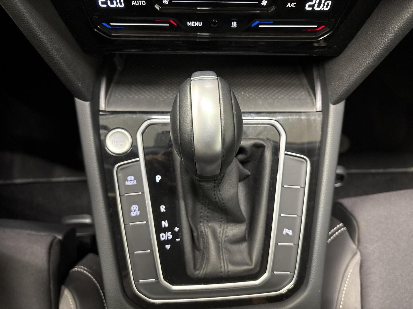 VOLKSWAGEN Passat 2022