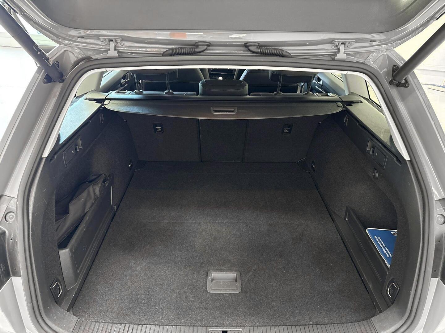 VOLKSWAGEN Passat 2022