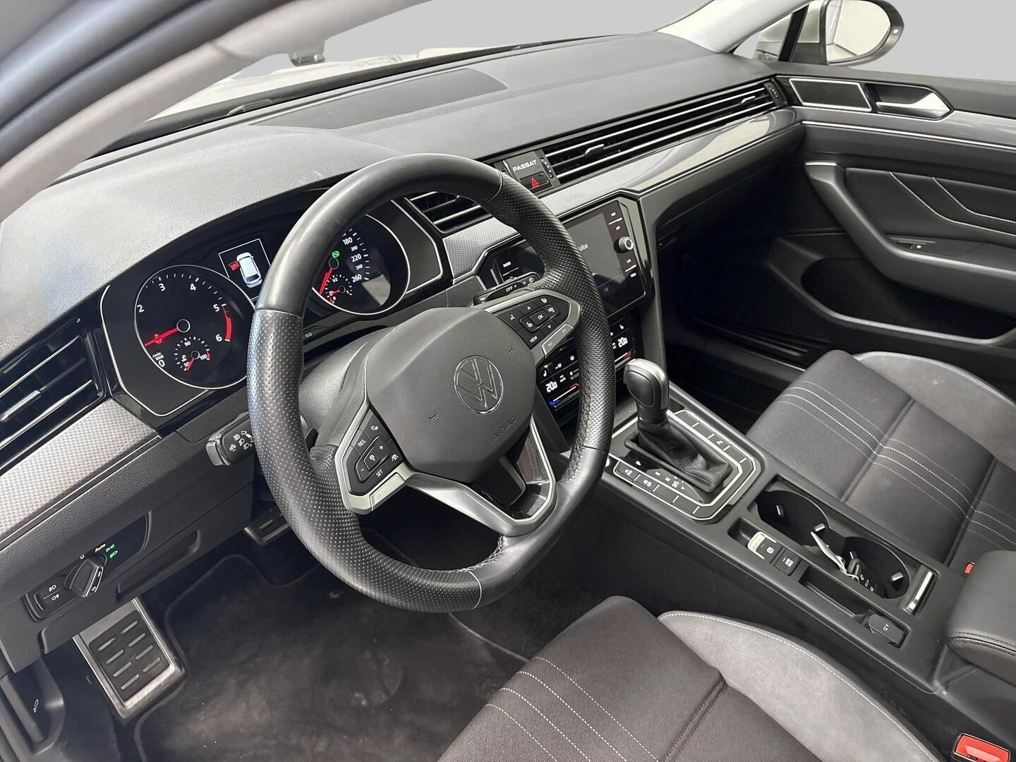 VOLKSWAGEN Passat 2022