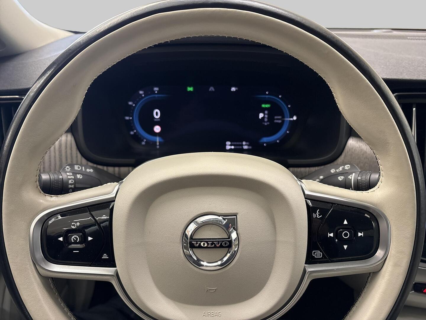 VOLVO V90 2023