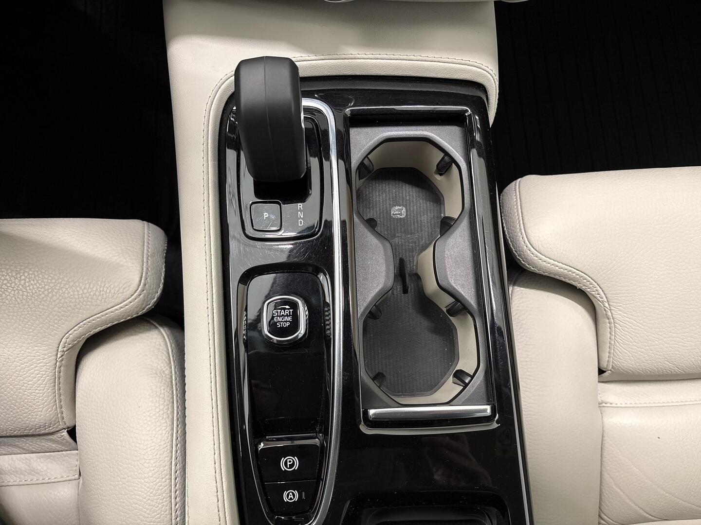 VOLVO V90 2023