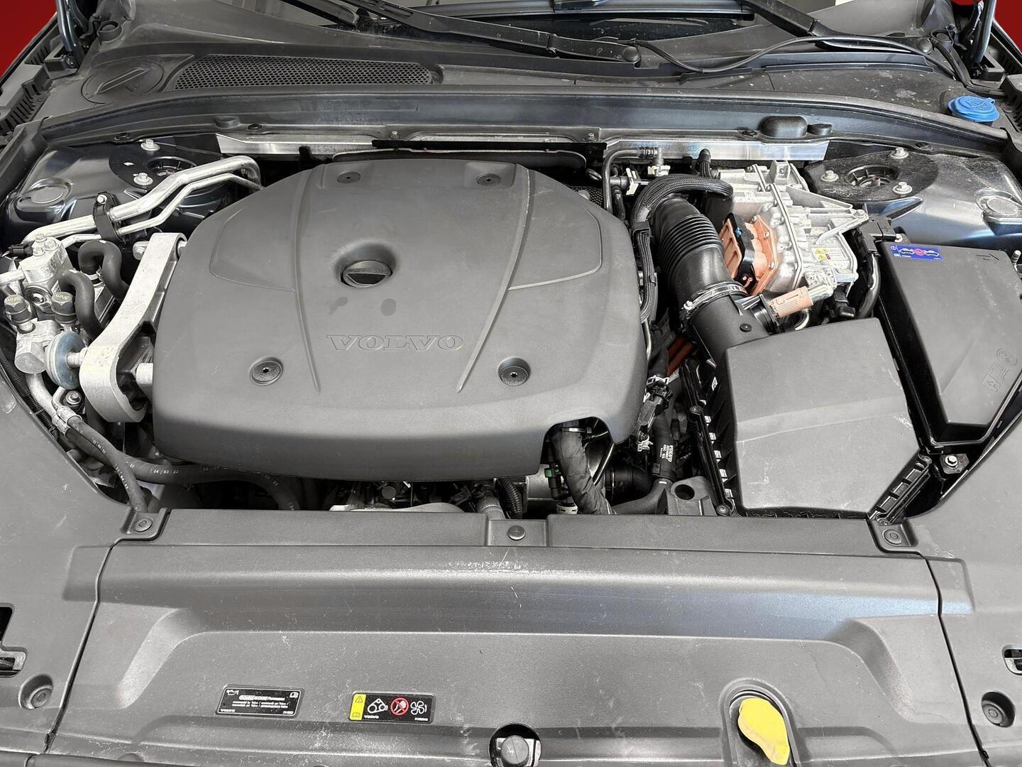 VOLVO V90 2023