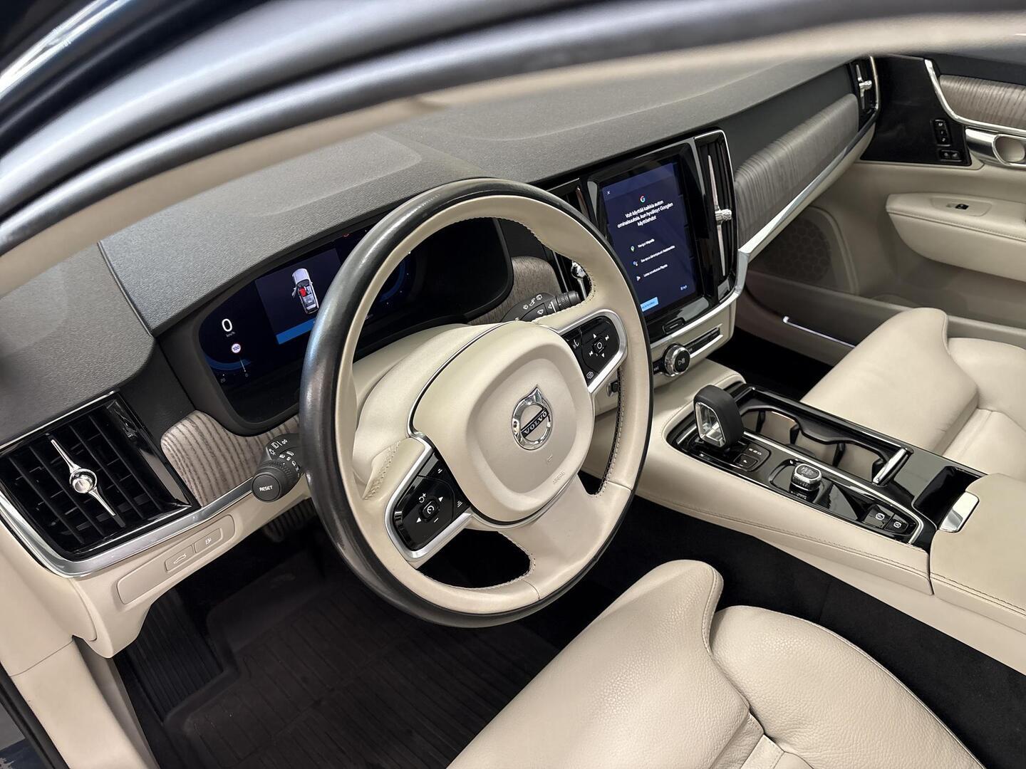 VOLVO V90 2023