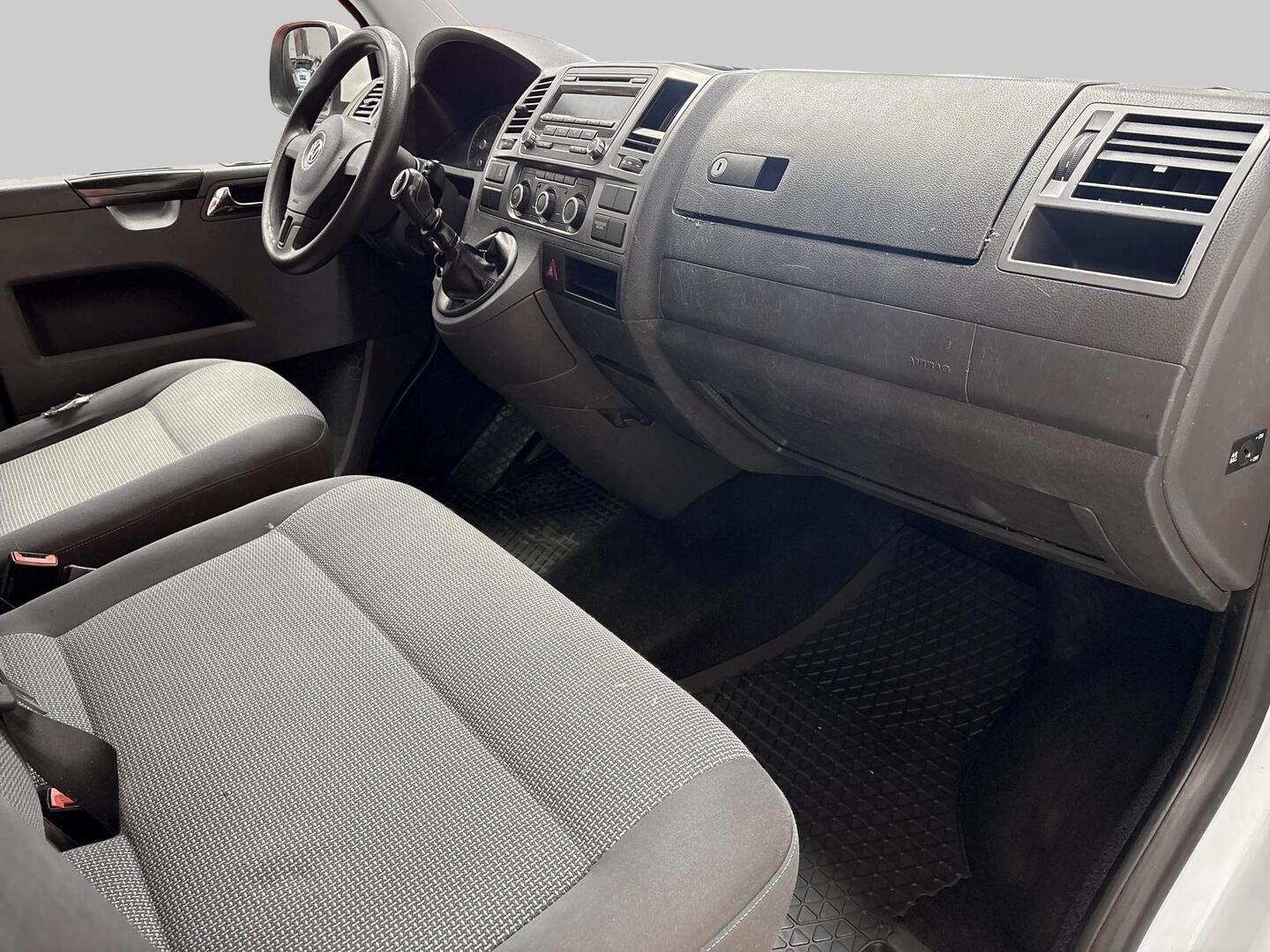 VOLKSWAGEN Caravelle 2012