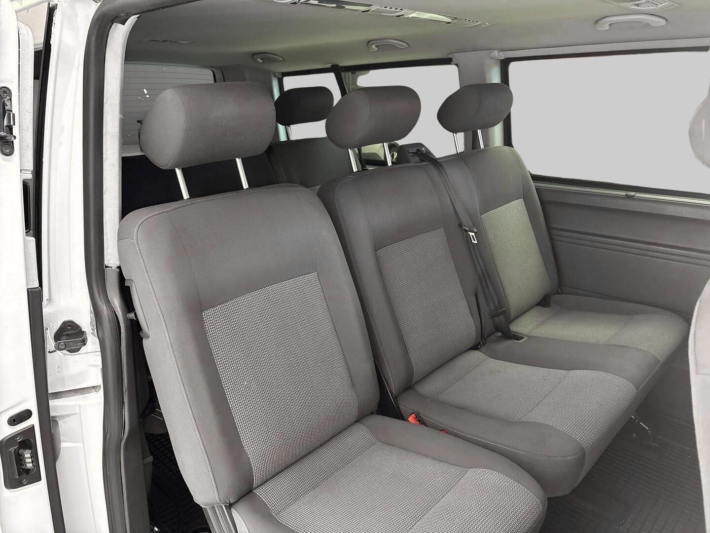 VOLKSWAGEN Caravelle 2012