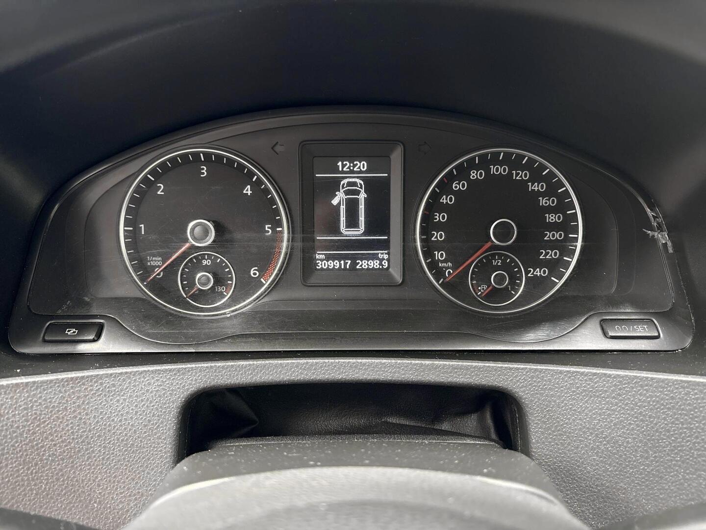 VOLKSWAGEN Caravelle 2012