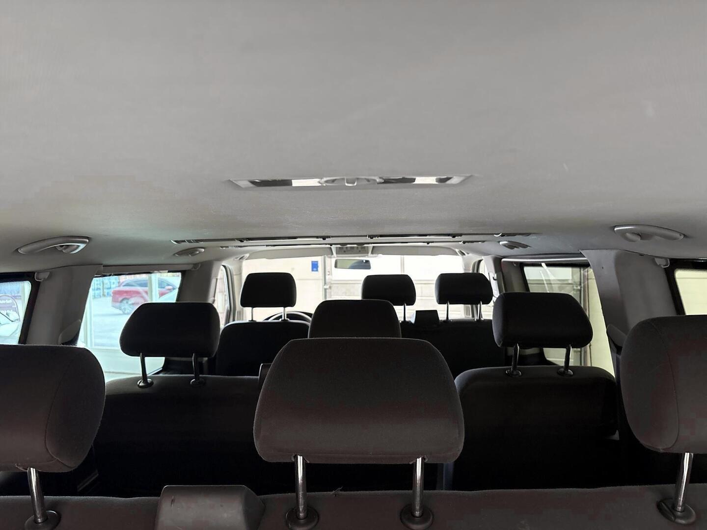VOLKSWAGEN Caravelle 2012