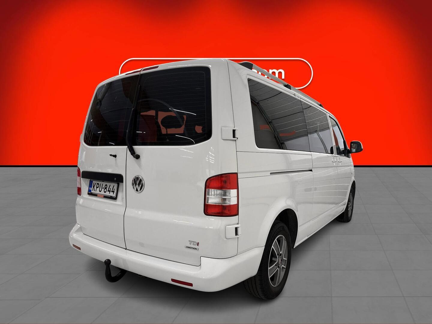 VOLKSWAGEN Caravelle 2012
