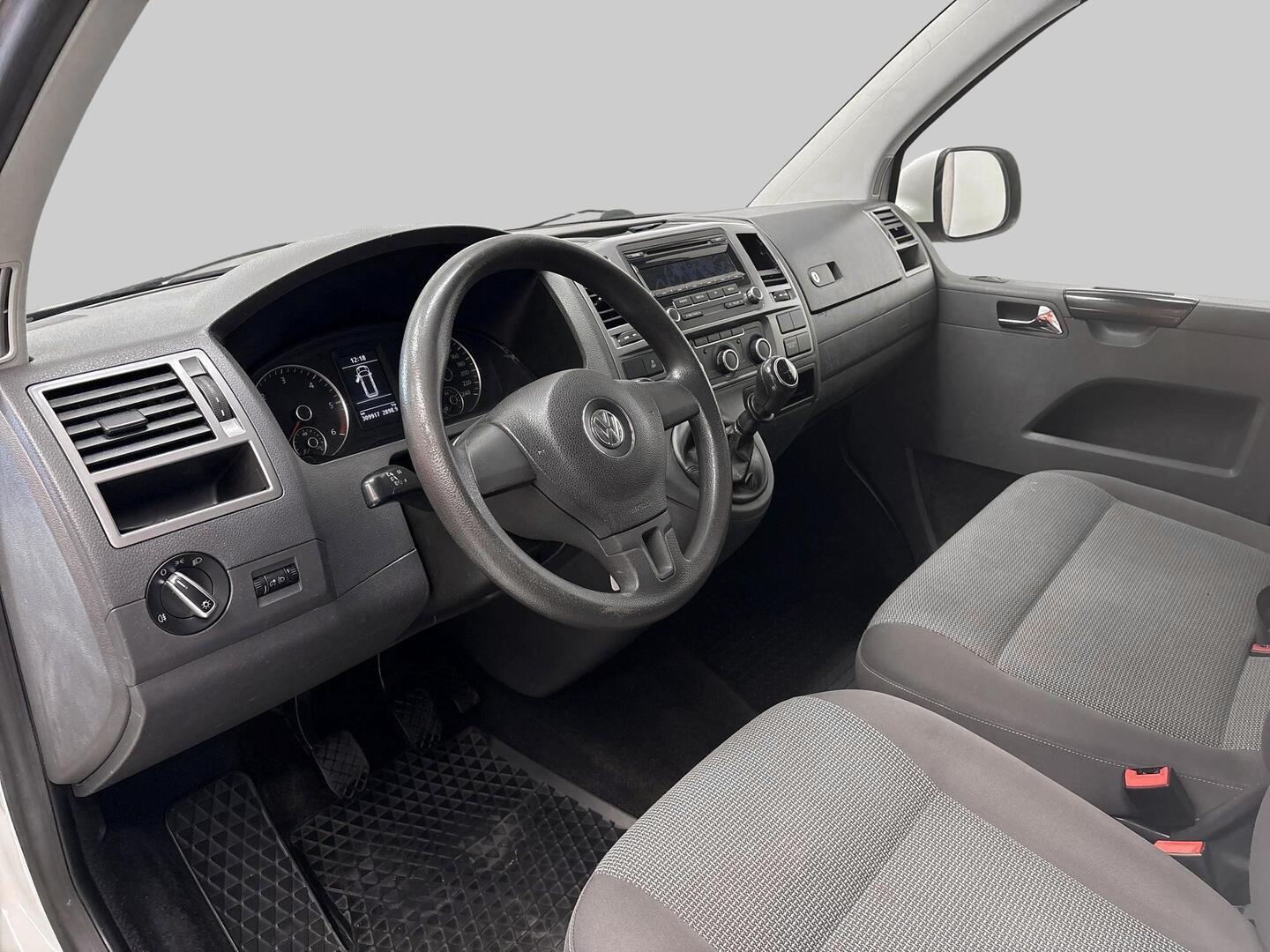 VOLKSWAGEN Caravelle 2012