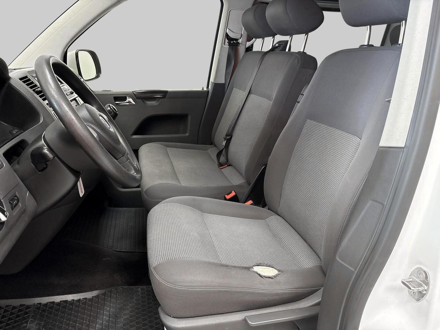 VOLKSWAGEN Caravelle 2012