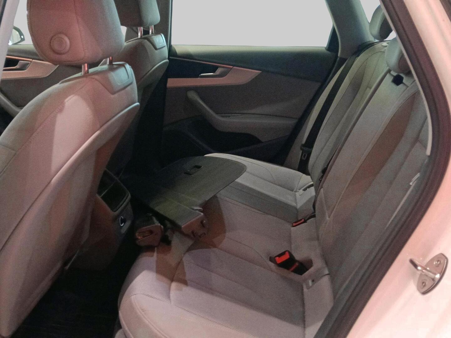 AUDI A4 2018