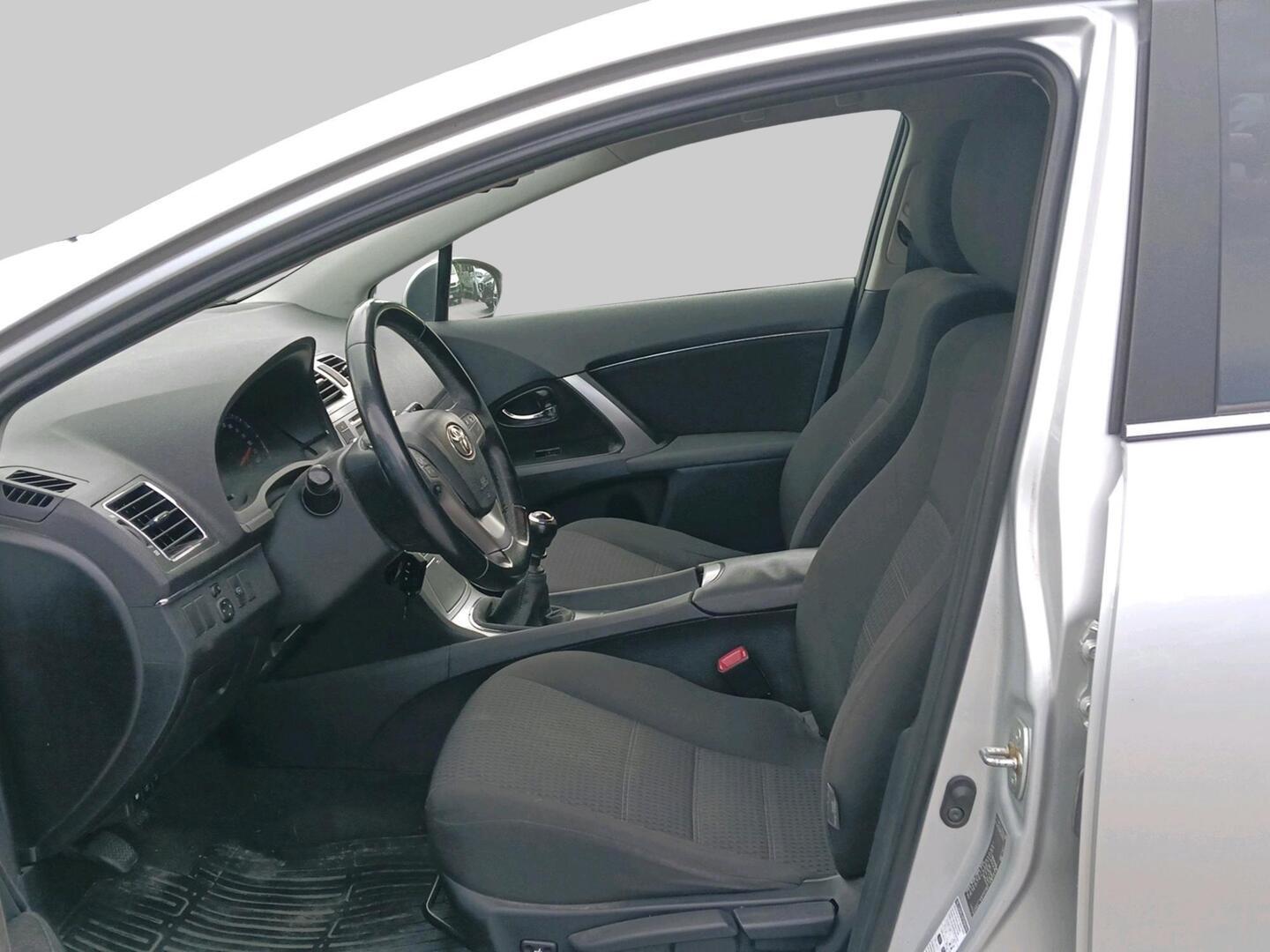 TOYOTA Avensis 2013